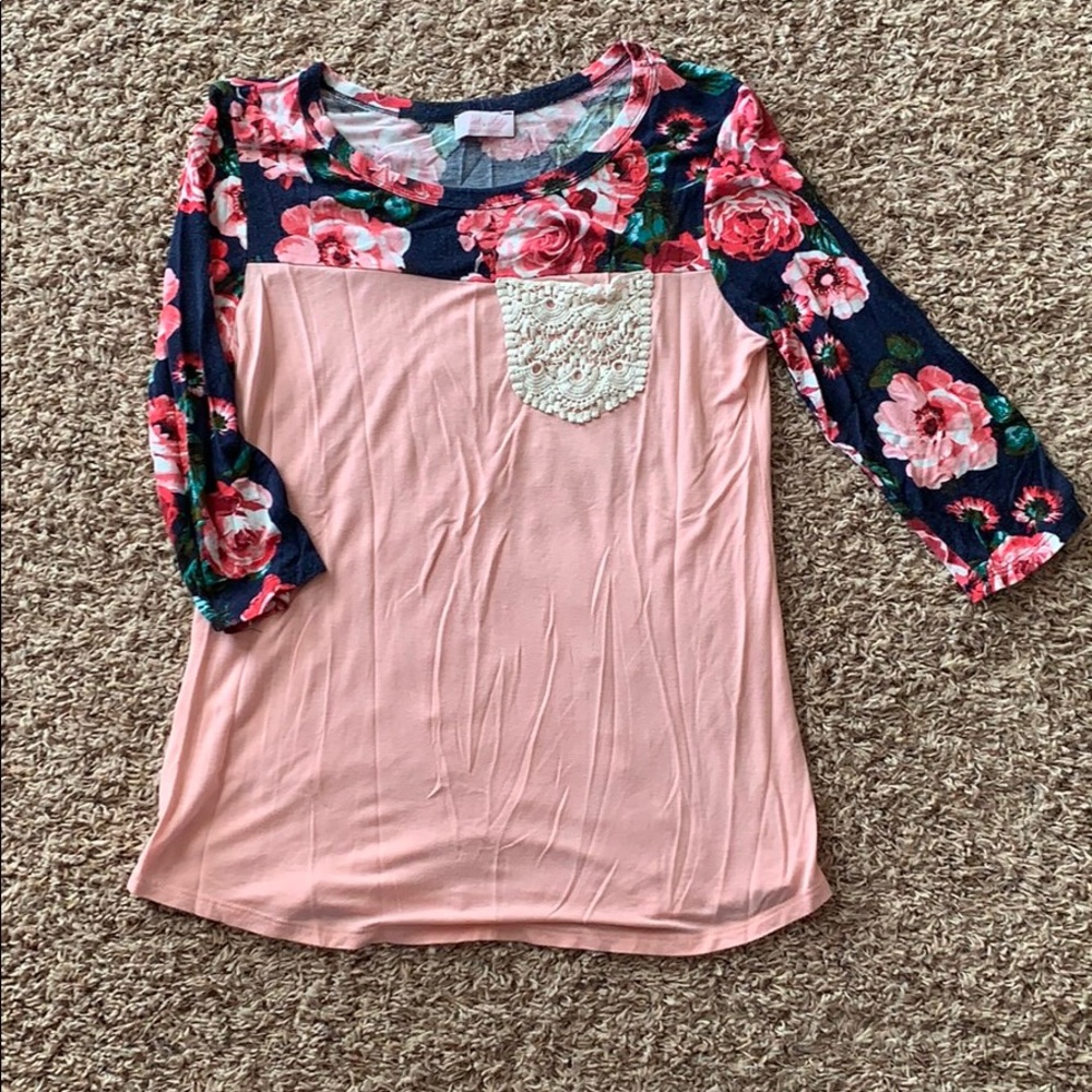 3/4 sleeve flower print shirt sz M